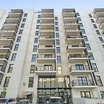 Perfectly Located Apt Near Yas Mall & Ferrari World