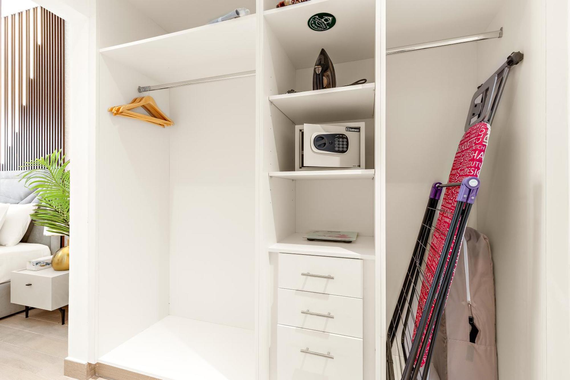 Apartment Perfectly Located Near Yas Mall & Ferrari World Abu Dhabi