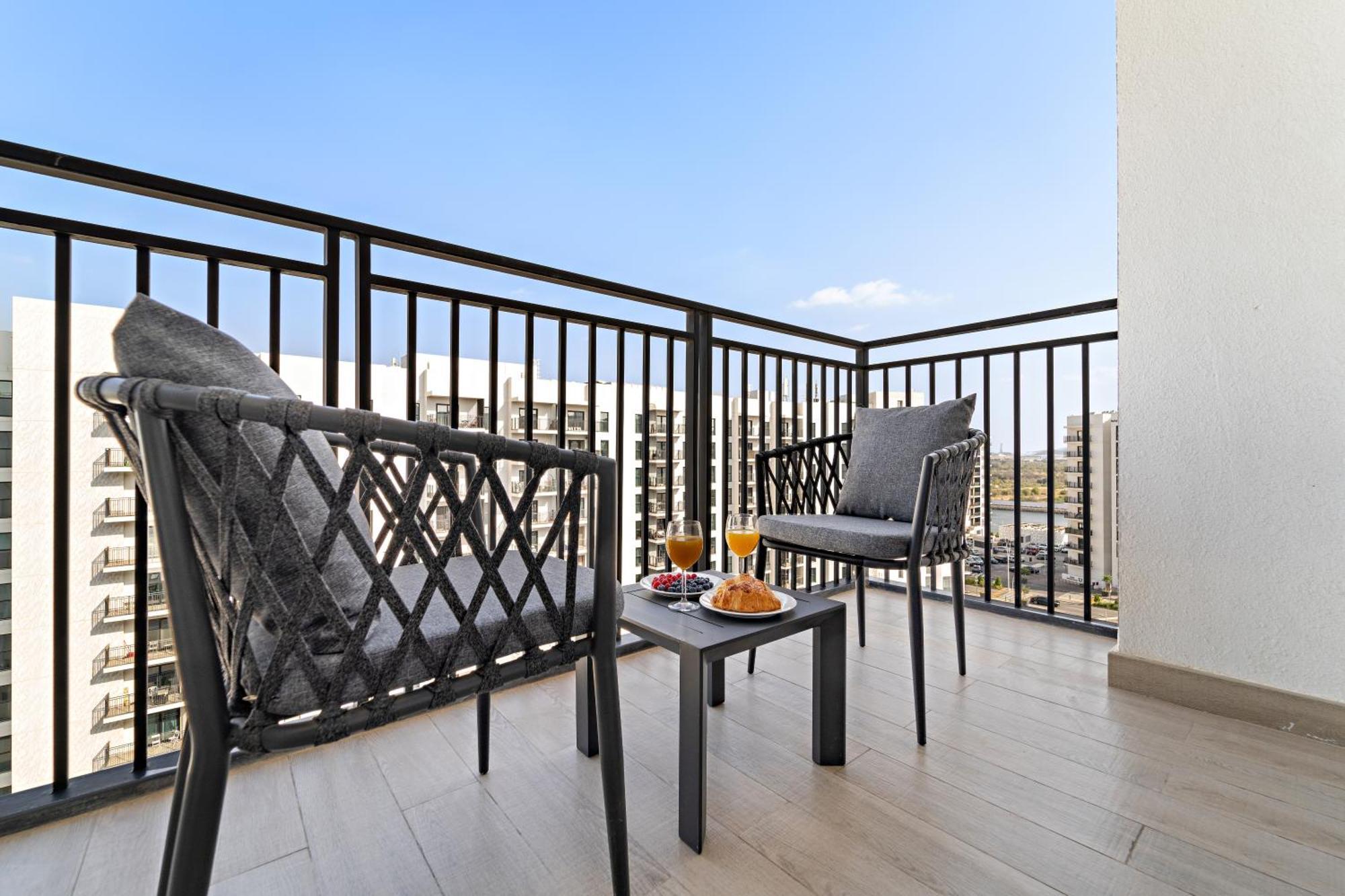 Perfectly Located Near Yas Mall & Ferrari World Apartment *