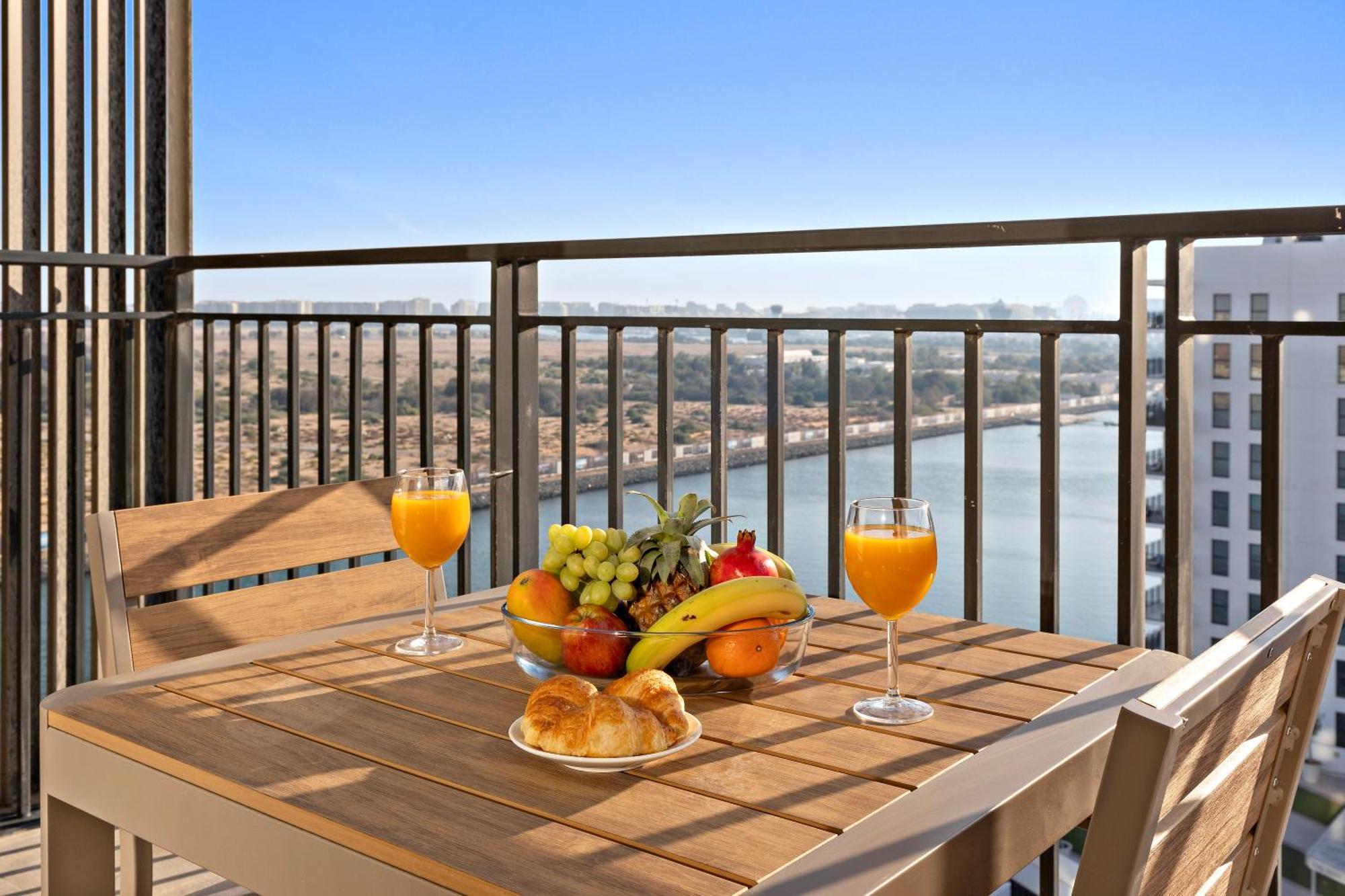 Perfectly Located Near Yas Mall & Ferrari World Apartment *