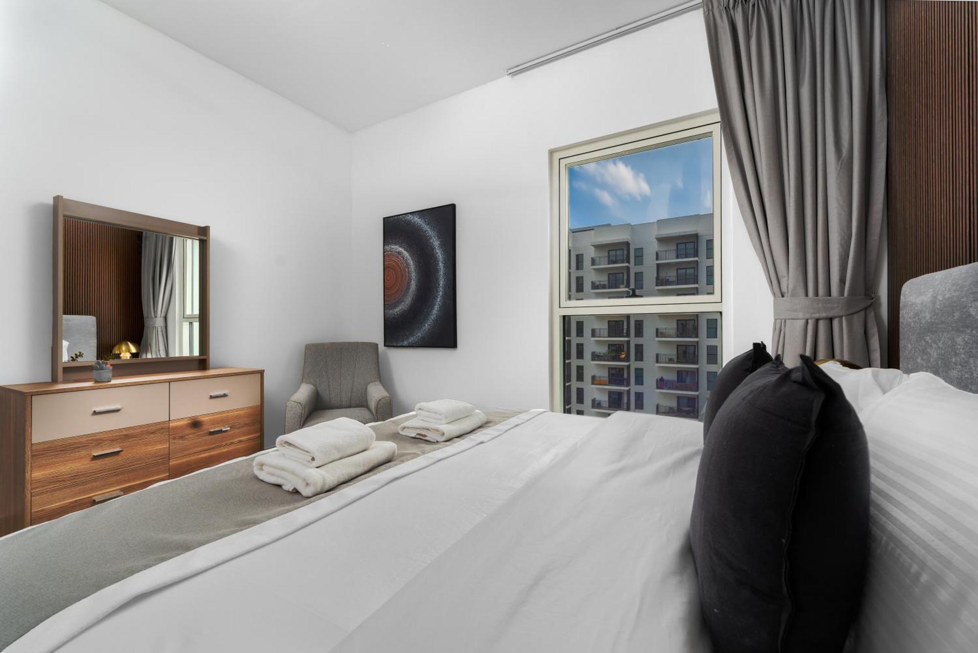Perfectly Located Near Yas Mall & Ferrari World Apartment *